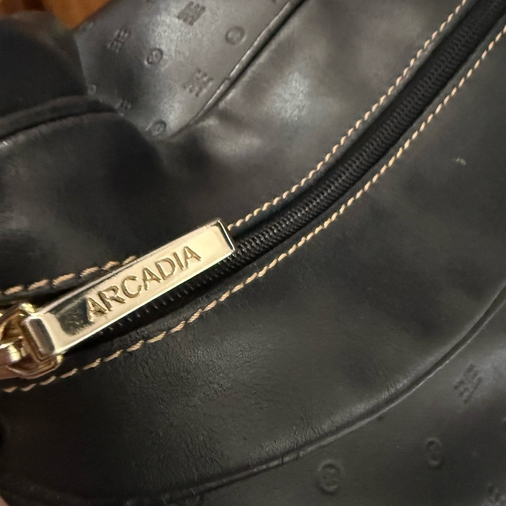 Arcadia Classic Black Leather Shoulder Bag - Picture 11 of 13